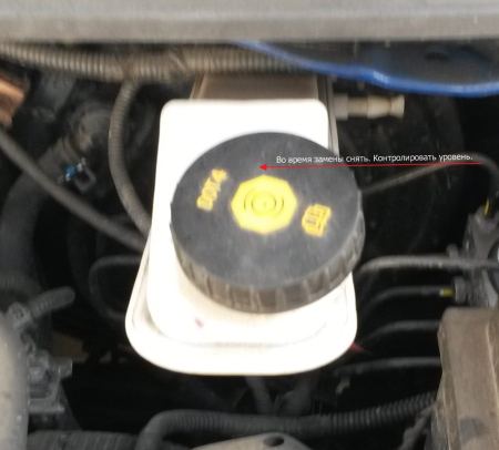 Замена передних тормозных колодок на Chevrolet Aveo T300 2012